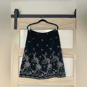 Ann Taylor Black Embroidered Floral Skirt Size 10 Fully Lined